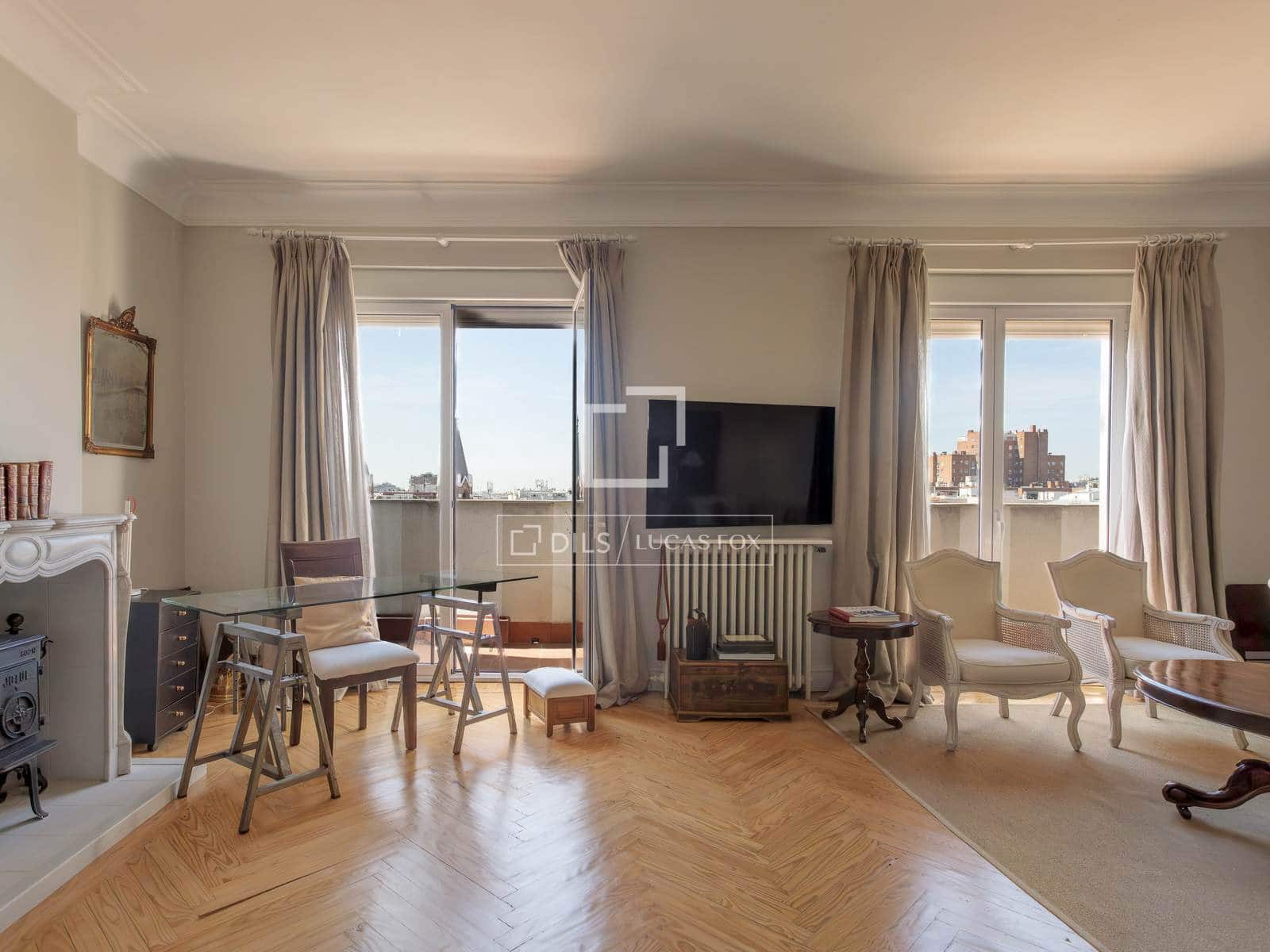 4 soveværelse Penthouse til leje i Madrid by med garage - € 15.000 (Ref: 9867297)