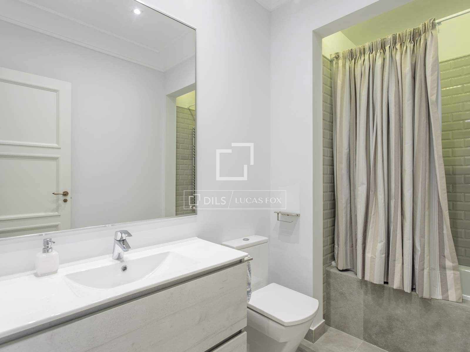 4 soveværelse Penthouse til leje i Madrid by med garage - € 15.000 (Ref: 9867297)