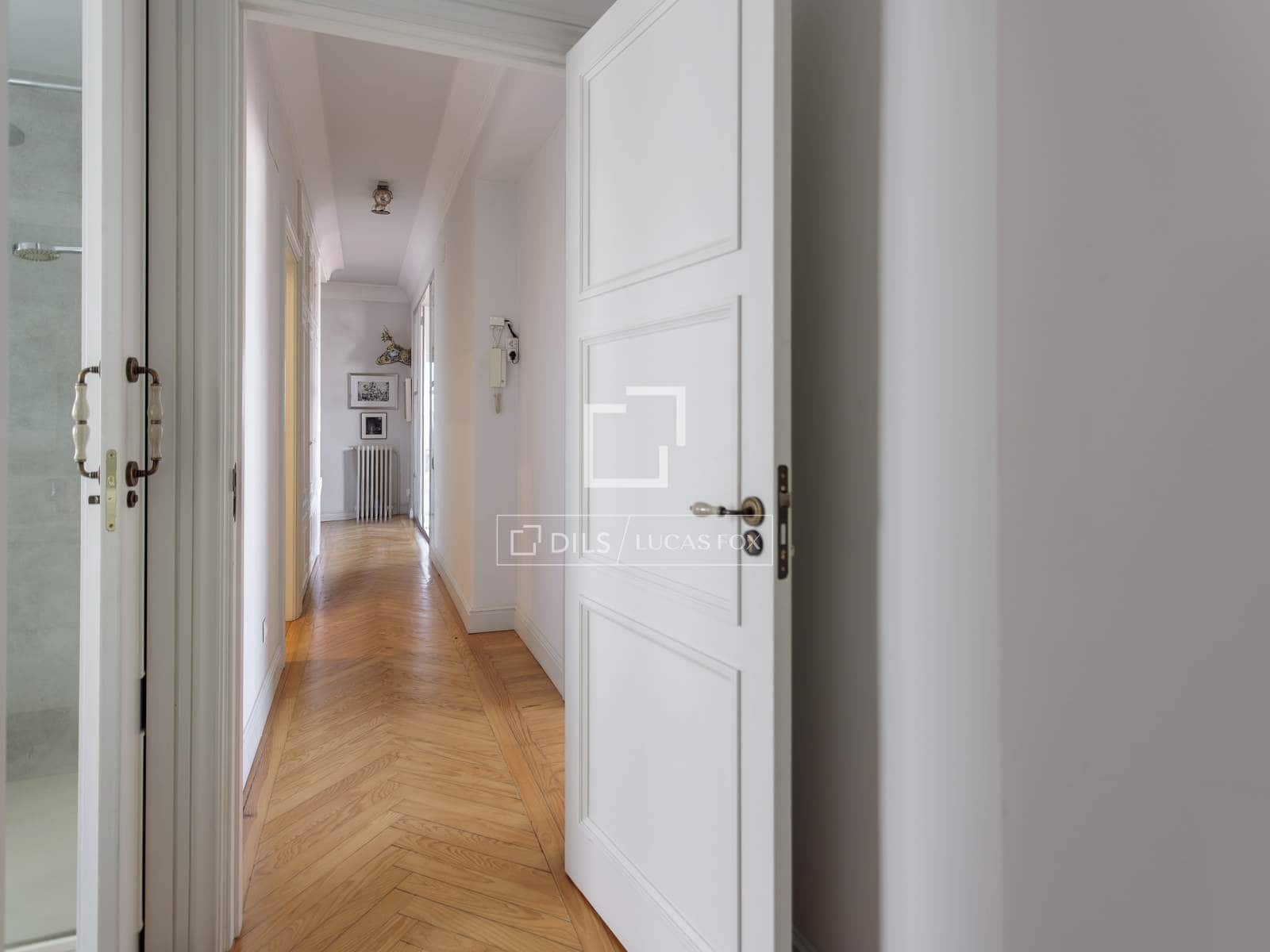 4 soveværelse Penthouse til leje i Madrid by med garage - € 15.000 (Ref: 9867297)
