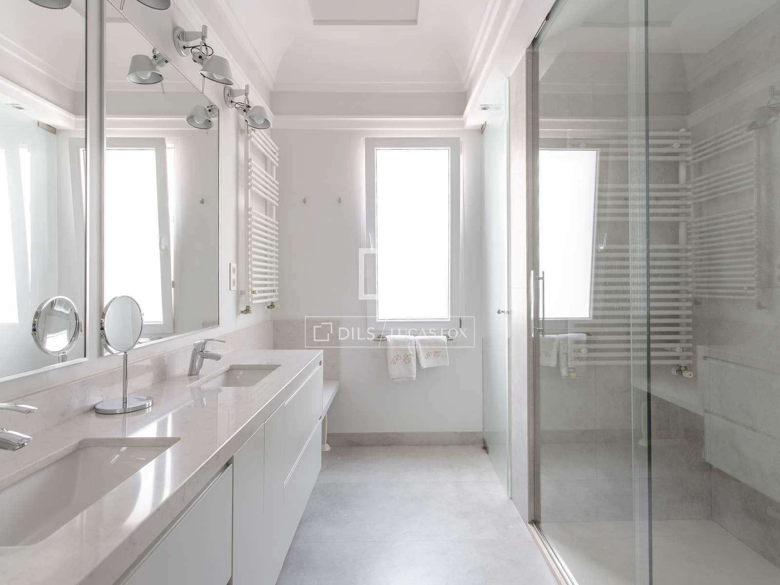 4 soveværelse Penthouse til leje i Madrid by med garage - € 15.000 (Ref: 9867297)