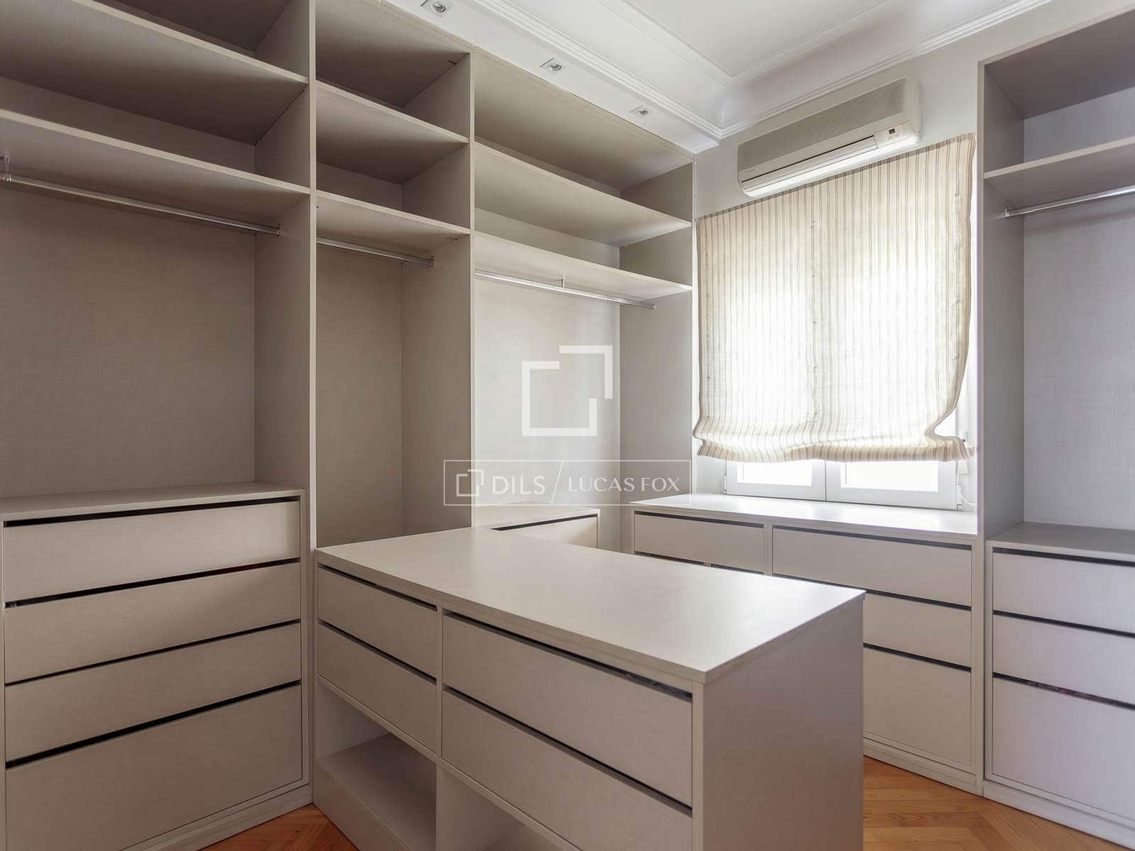 4 soveværelse Penthouse til leje i Madrid by med garage - € 15.000 (Ref: 9867297)