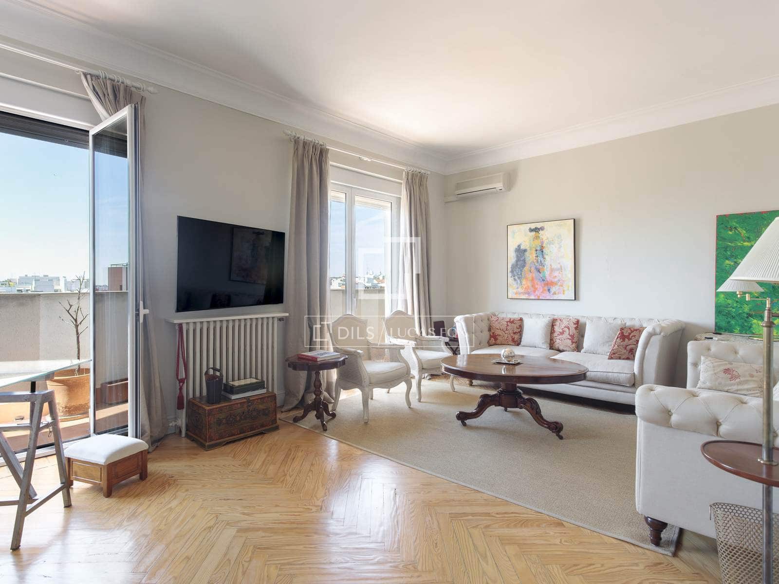 4 soveværelse Penthouse til leje i Madrid by med garage - € 15.000 (Ref: 9867297)