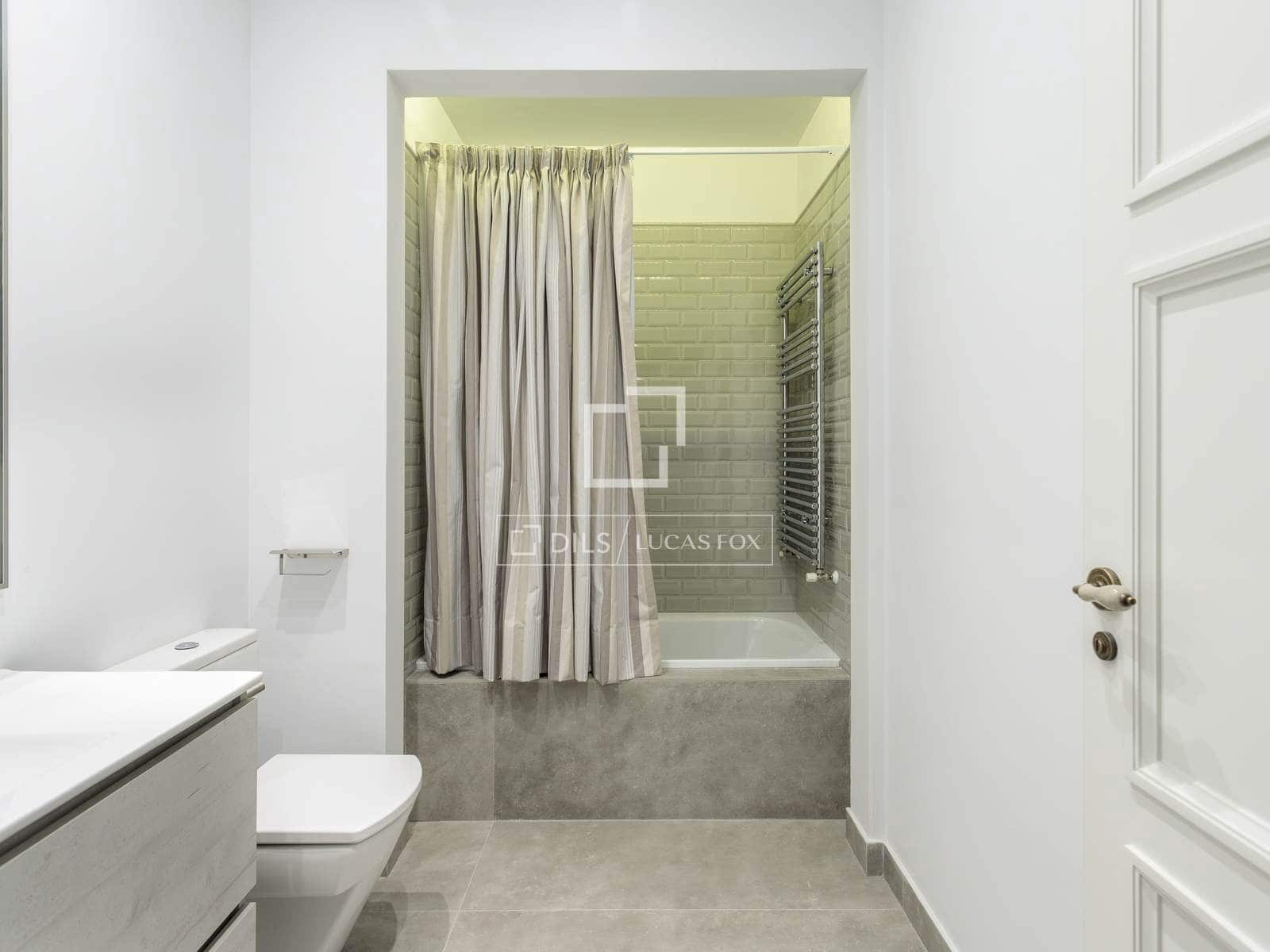 4 soveværelse Penthouse til leje i Madrid by med garage - € 15.000 (Ref: 9867297)
