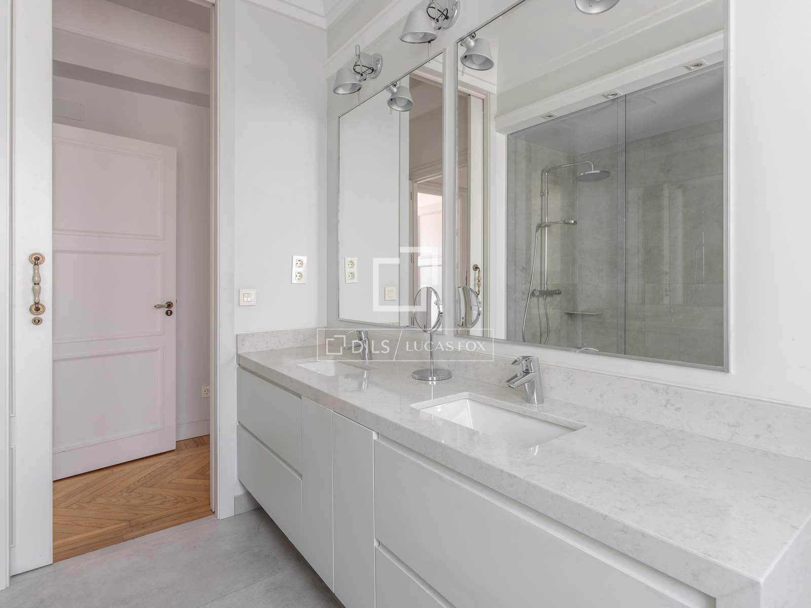4 soveværelse Penthouse til leje i Madrid by med garage - € 15.000 (Ref: 9867297)