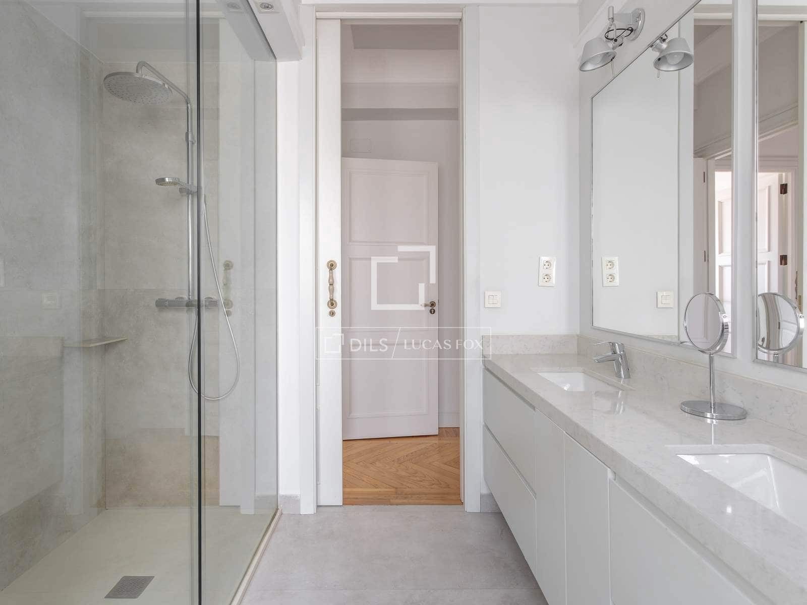 4 soveværelse Penthouse til leje i Madrid by med garage - € 15.000 (Ref: 9867297)