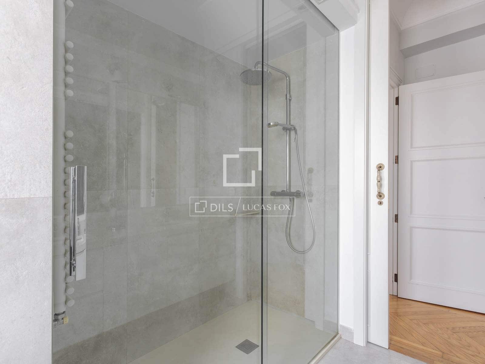 4 soveværelse Penthouse til leje i Madrid by med garage - € 15.000 (Ref: 9867297)