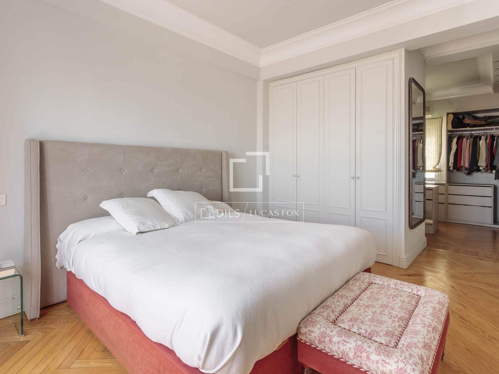 4 soveværelse Penthouse til leje i Madrid by med garage - € 15.000 (Ref: 9867297)