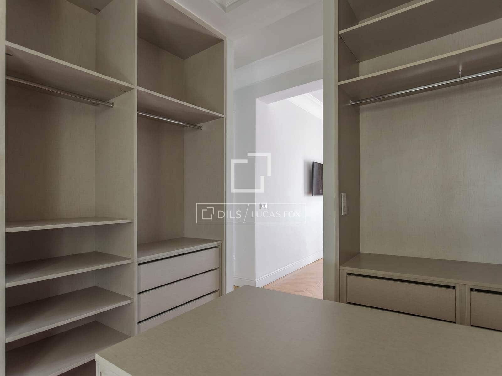 4 soveværelse Penthouse til leje i Madrid by med garage - € 15.000 (Ref: 9867297)