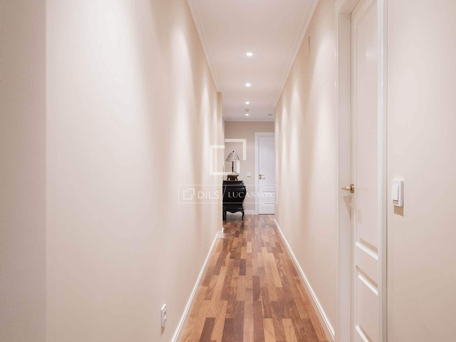 4 Zimmer Apartment zu verkaufen in Santiago de Compostela mit Garage - 975.000 € (Ref: 9867299)
