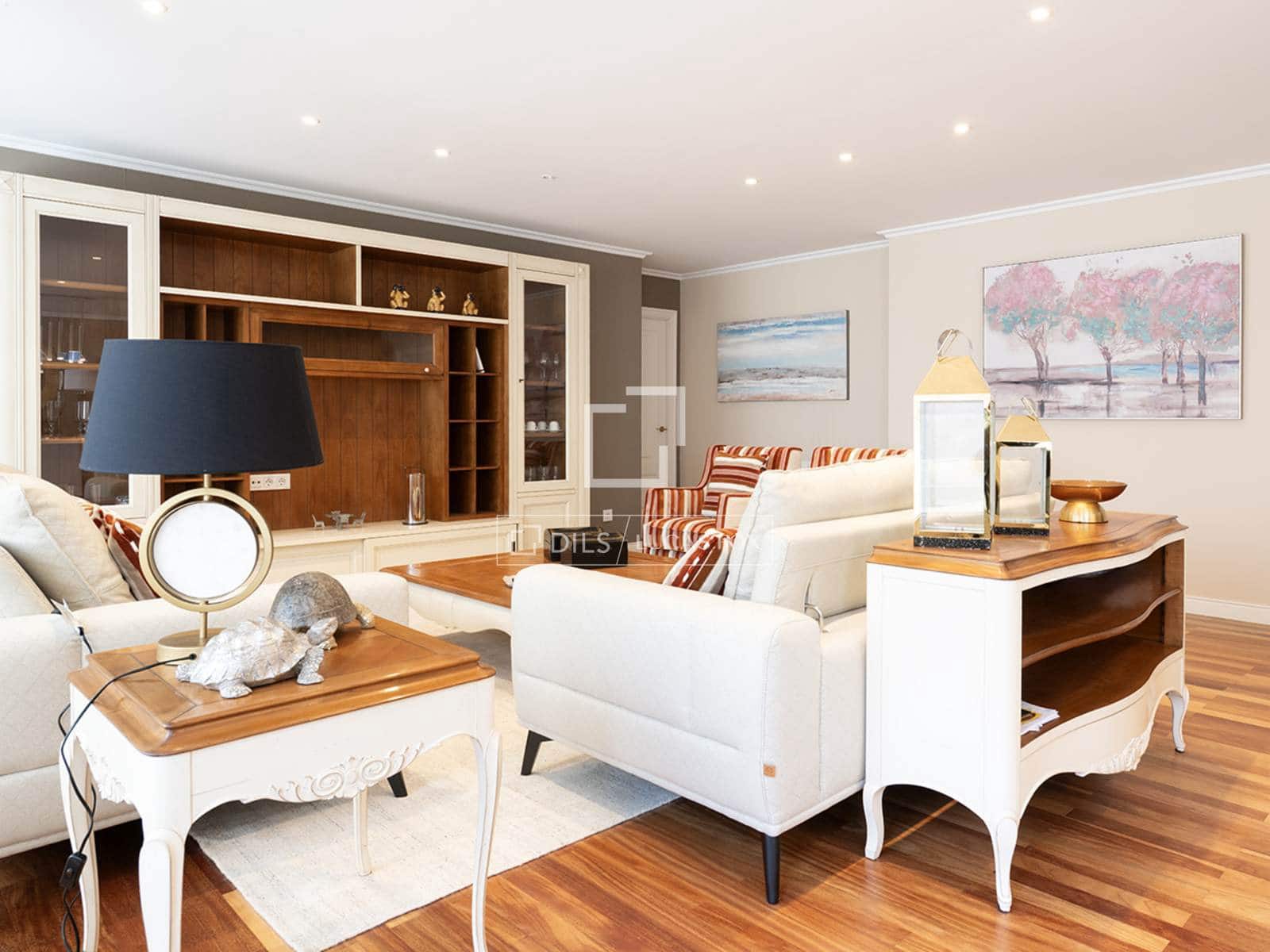 4 Zimmer Apartment zu verkaufen in Santiago de Compostela mit Garage - 975.000 € (Ref: 9867299)