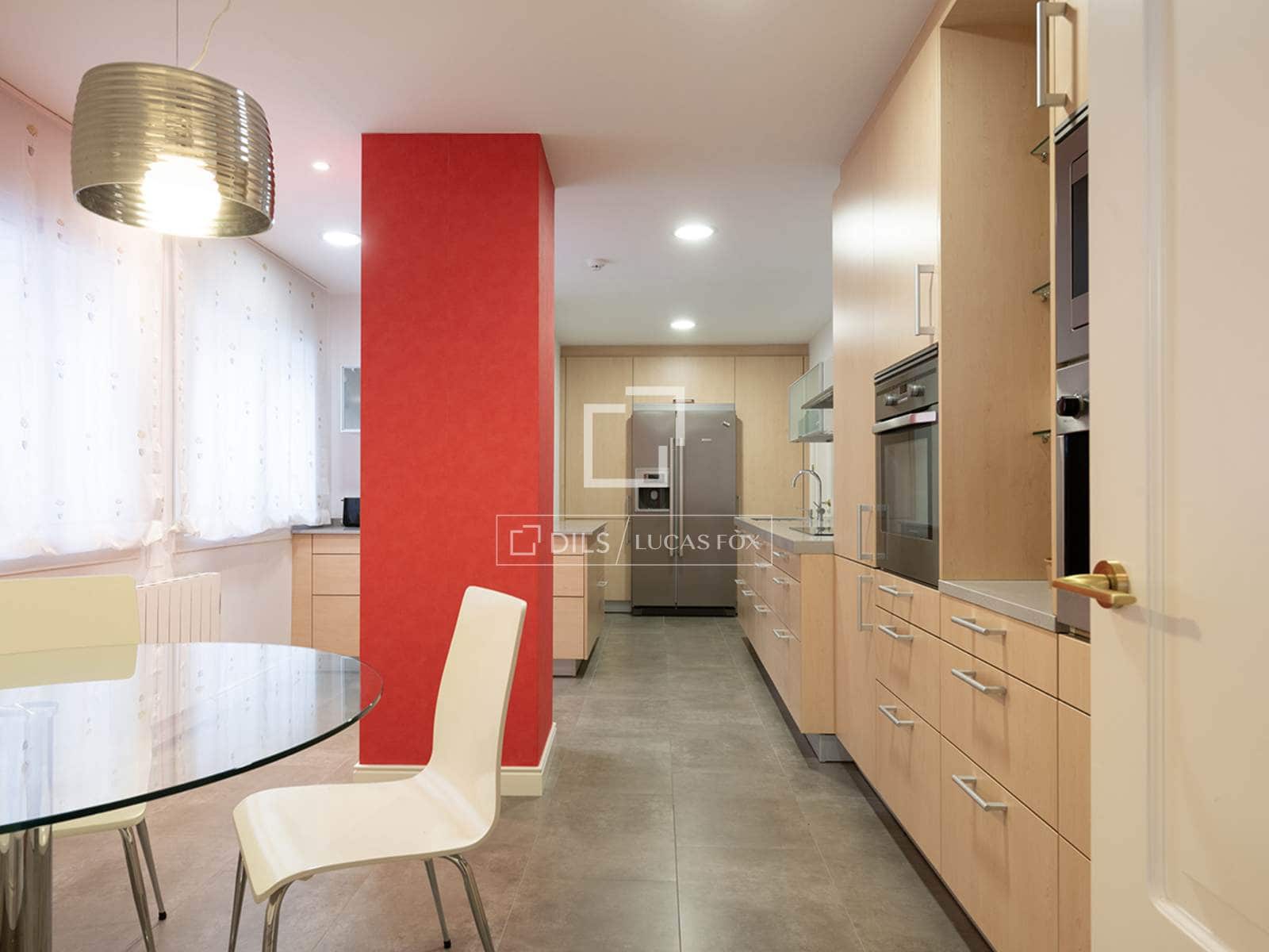 4 Zimmer Apartment zu verkaufen in Santiago de Compostela mit Garage - 975.000 € (Ref: 9867299)
