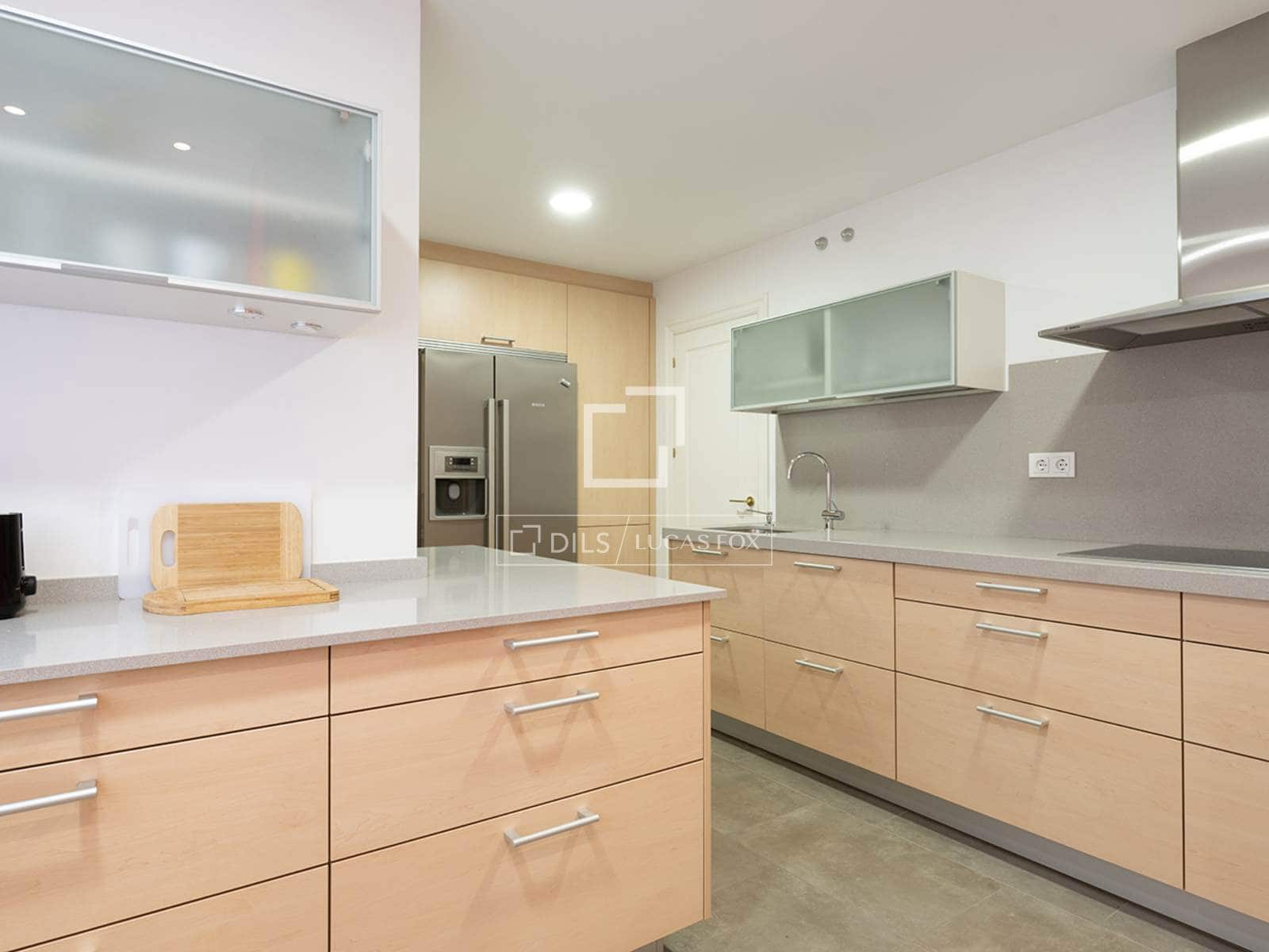 4 Zimmer Apartment zu verkaufen in Santiago de Compostela mit Garage - 975.000 € (Ref: 9867299)