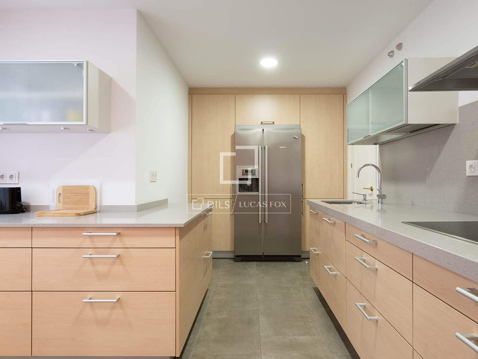 4 Zimmer Apartment zu verkaufen in Santiago de Compostela mit Garage - 975.000 € (Ref: 9867299)