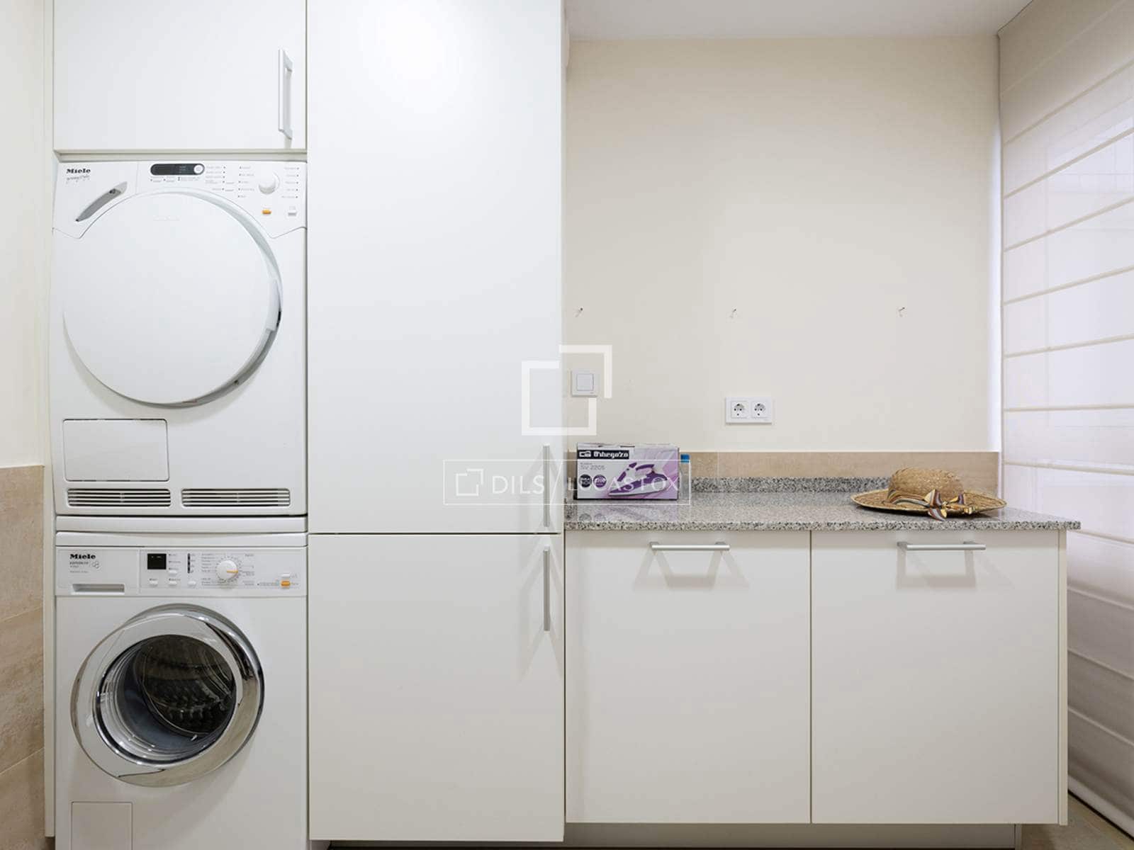 4 Zimmer Apartment zu verkaufen in Santiago de Compostela mit Garage - 975.000 € (Ref: 9867299)