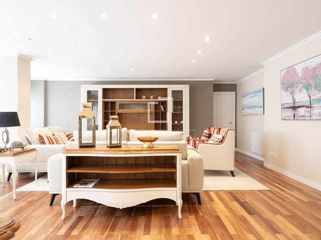 4 Zimmer Apartment zu verkaufen in Santiago de Compostela mit Garage - 975.000 € (Ref: 9867299)