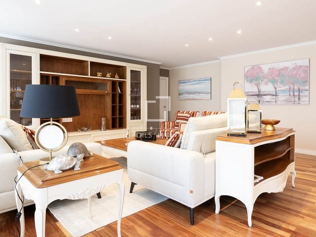 4 Zimmer Apartment zu verkaufen in Santiago de Compostela mit Garage - 975.000 € (Ref: 9867299)