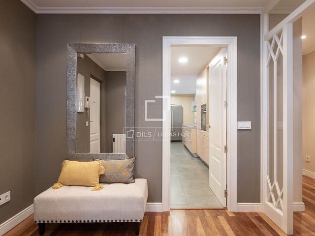 4 Zimmer Apartment zu verkaufen in Santiago de Compostela mit Garage - 975.000 € (Ref: 9867299)