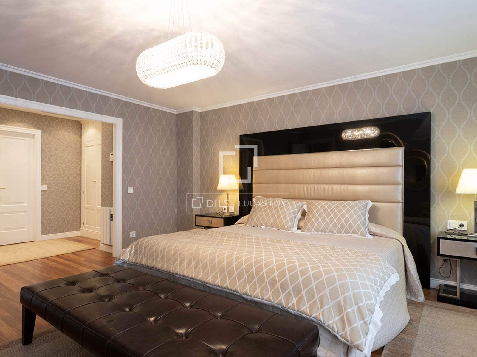 4 Zimmer Apartment zu verkaufen in Santiago de Compostela mit Garage - 975.000 € (Ref: 9867299)