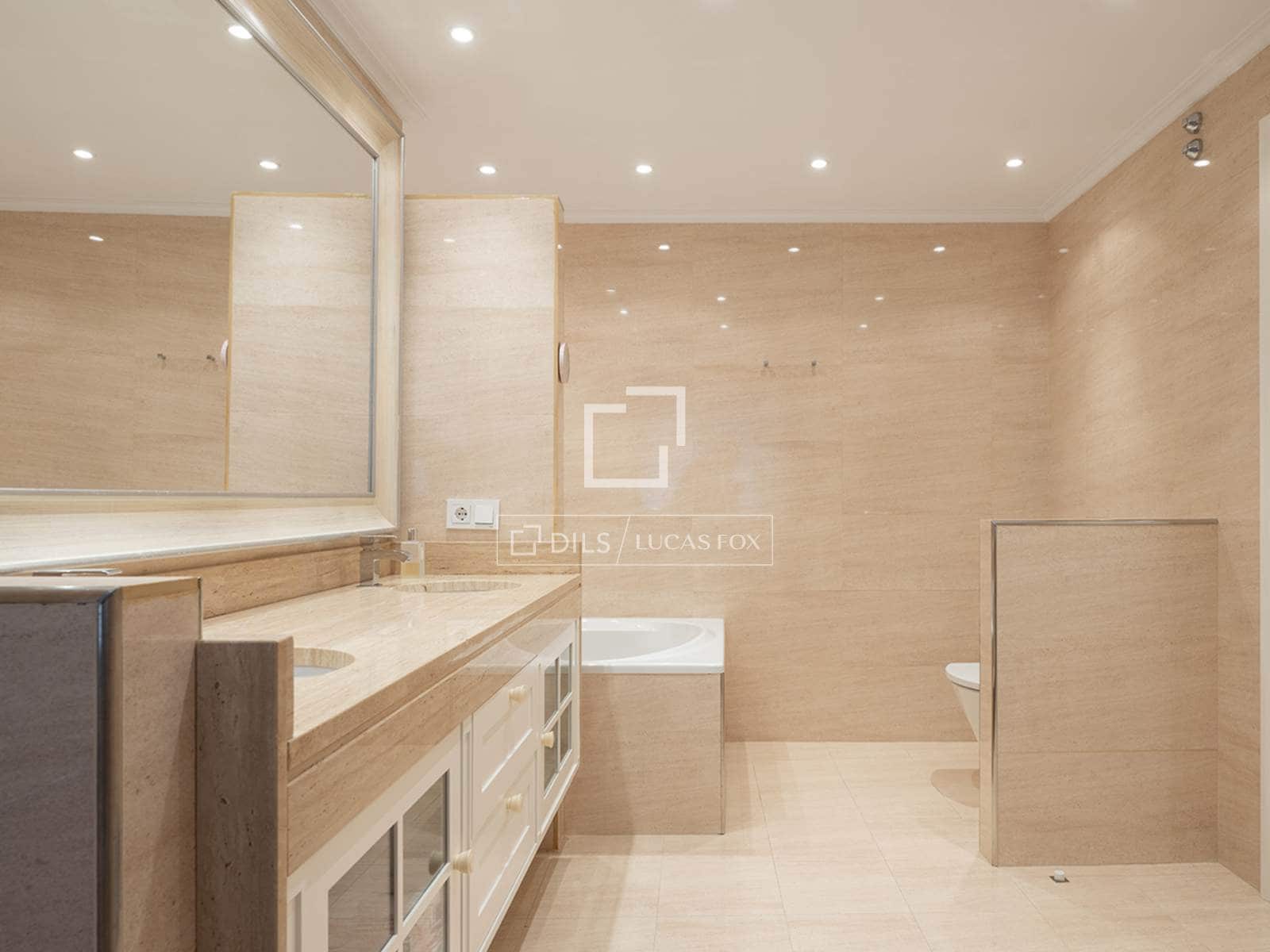 4 Zimmer Apartment zu verkaufen in Santiago de Compostela mit Garage - 975.000 € (Ref: 9867299)
