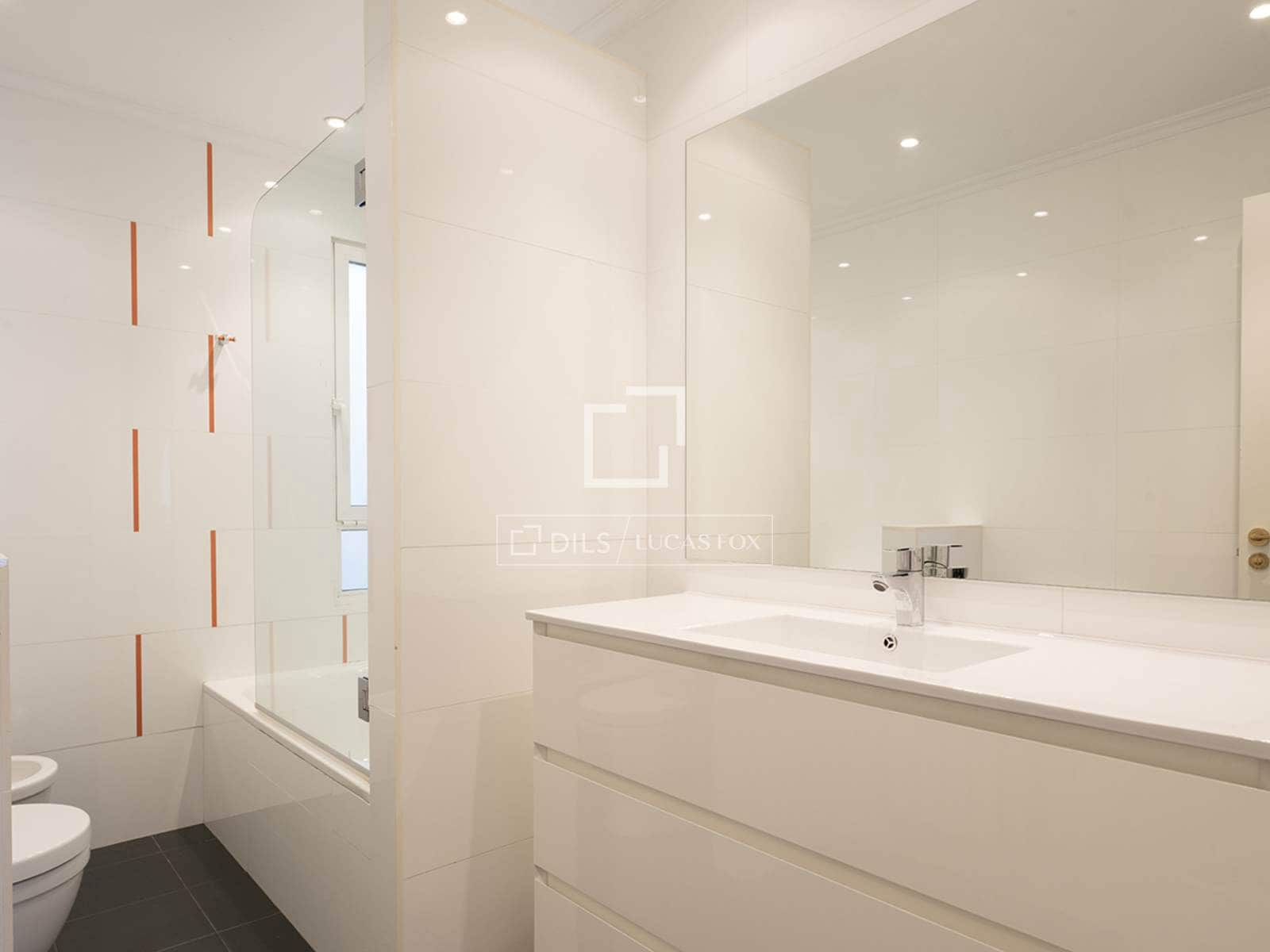 4 Zimmer Apartment zu verkaufen in Santiago de Compostela mit Garage - 975.000 € (Ref: 9867299)