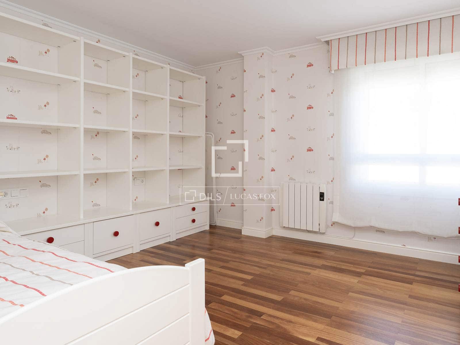 4 Zimmer Apartment zu verkaufen in Santiago de Compostela mit Garage - 975.000 € (Ref: 9867299)