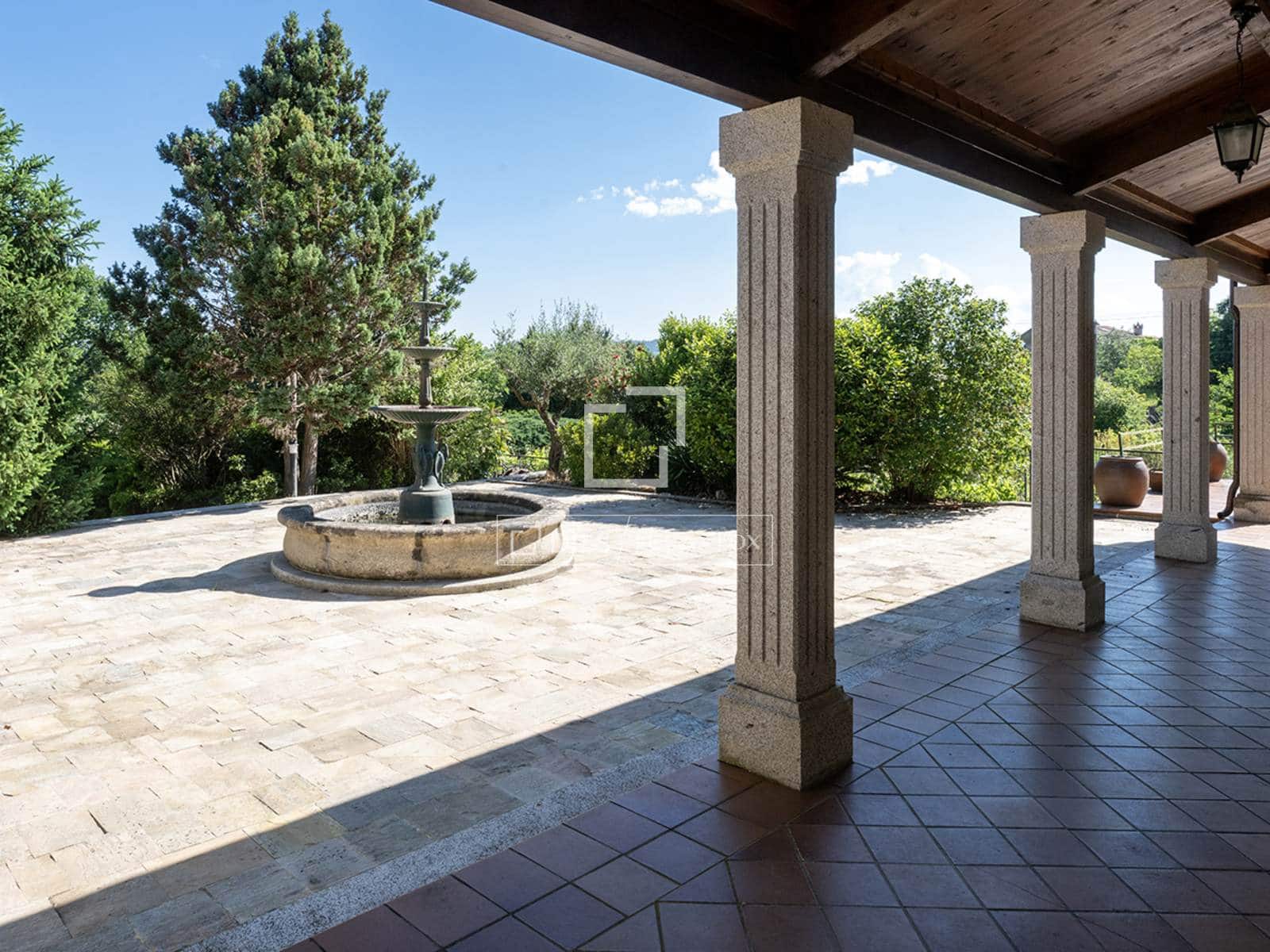 5 bedroom Villa for sale in San Cibrao das Vinas with pool garage - € 890,000 (Ref: 9867300)