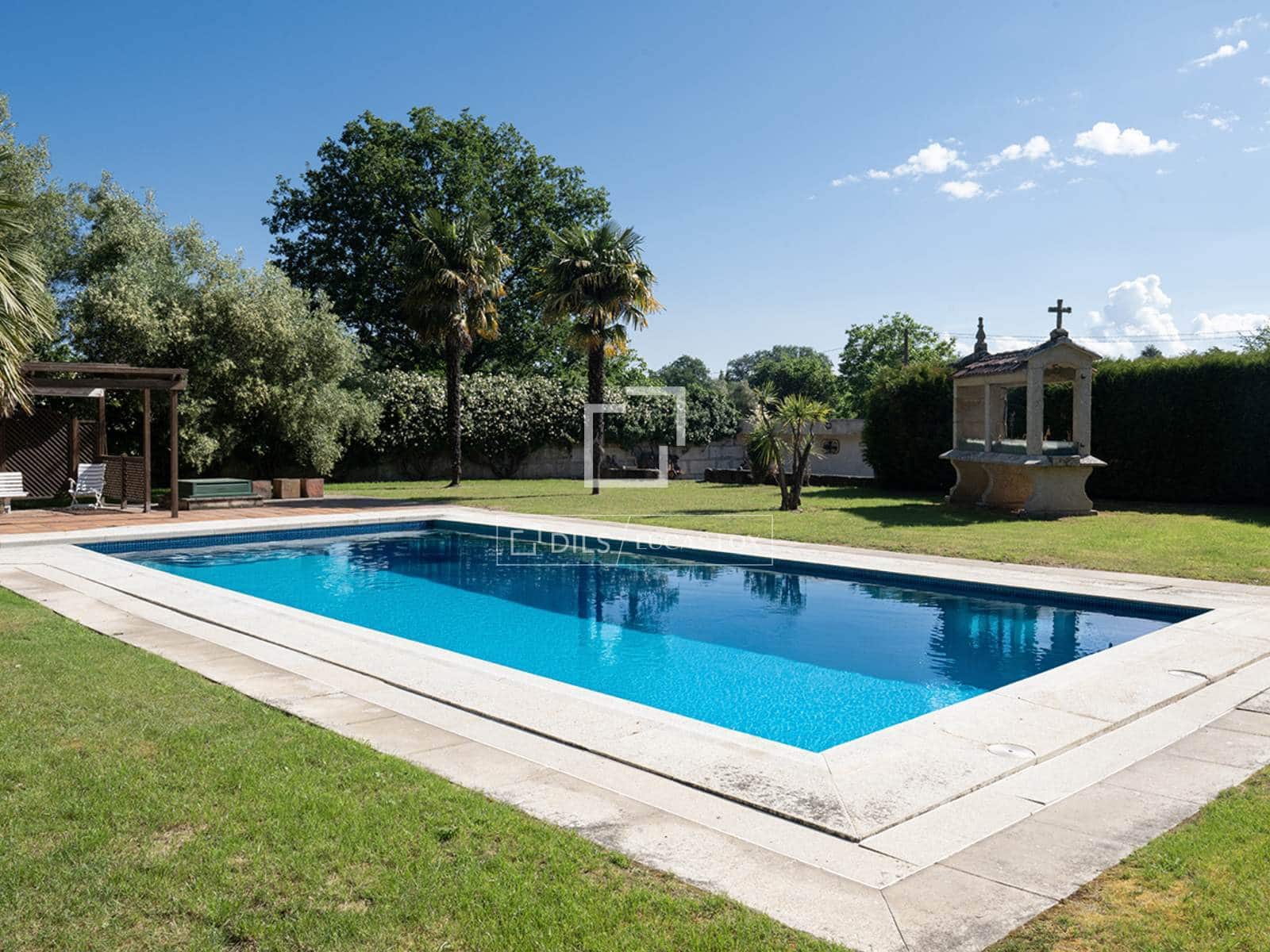 5 bedroom Villa for sale in San Cibrao das Vinas with pool garage - € 890,000 (Ref: 9867300)