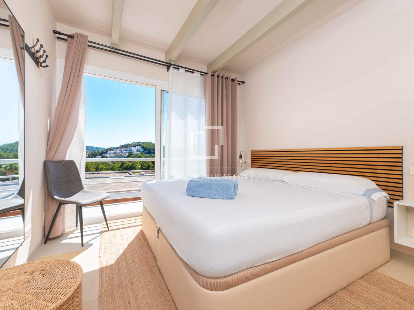 3 bedroom Villa for sale in Cala Llonga with pool garage - € 895,000 (Ref: 9867650)