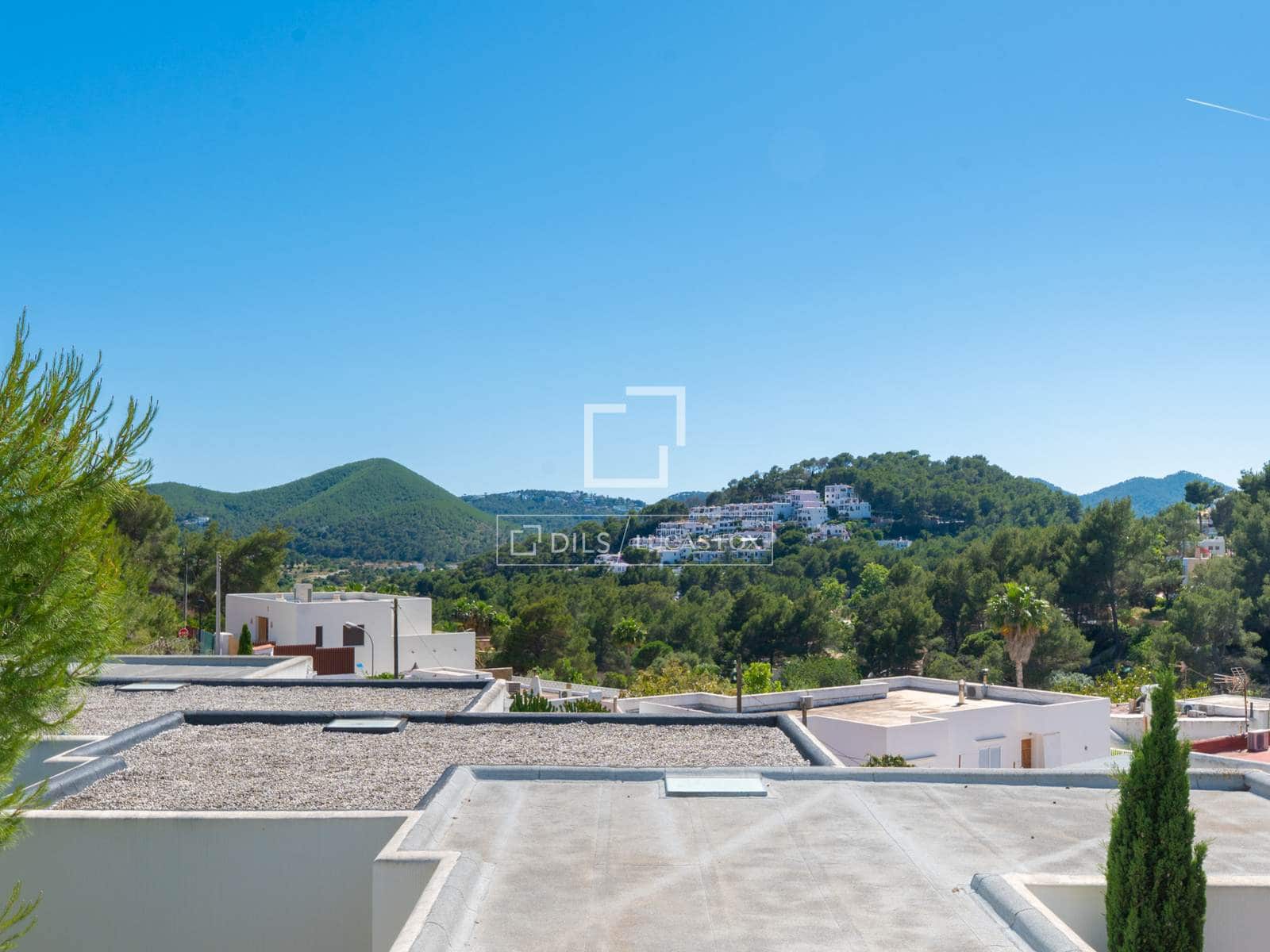 3 bedroom Villa for sale in Cala Llonga with pool garage - € 895,000 (Ref: 9867650)