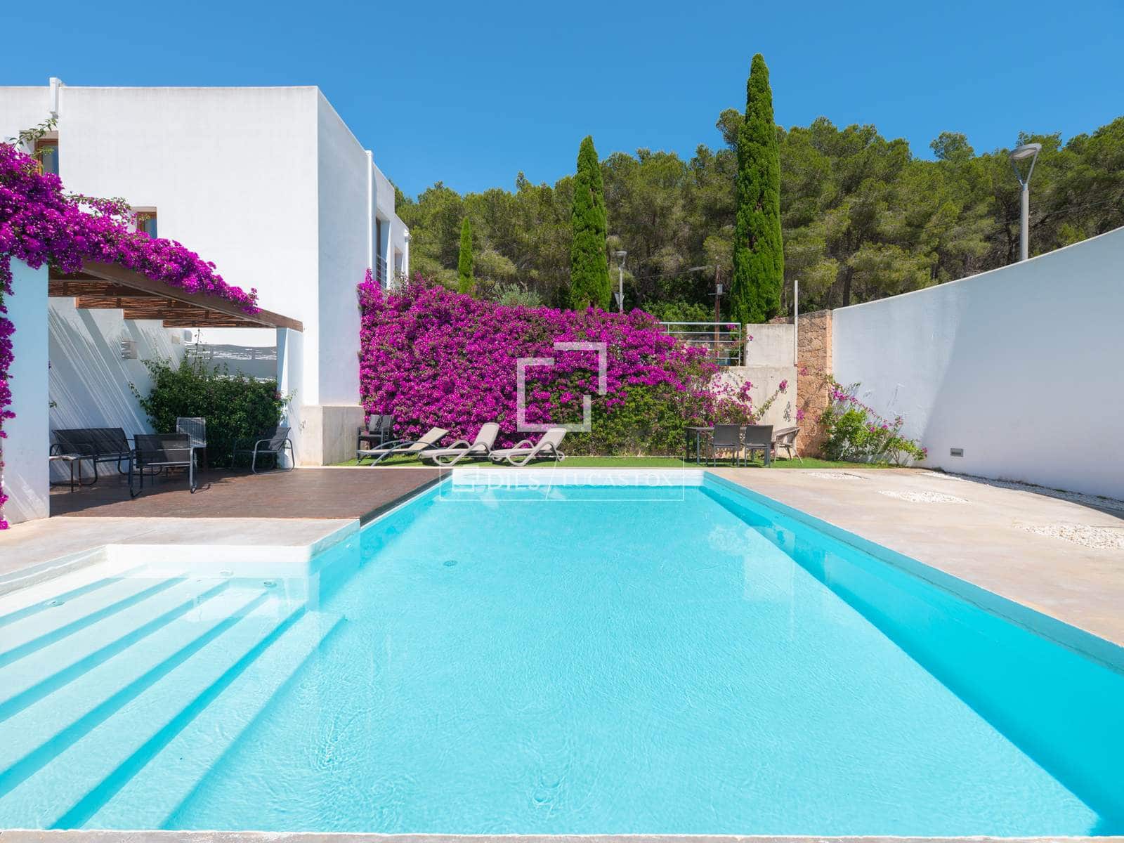 3 bedroom Villa for sale in Cala Llonga with pool garage - € 895,000 (Ref: 9867650)