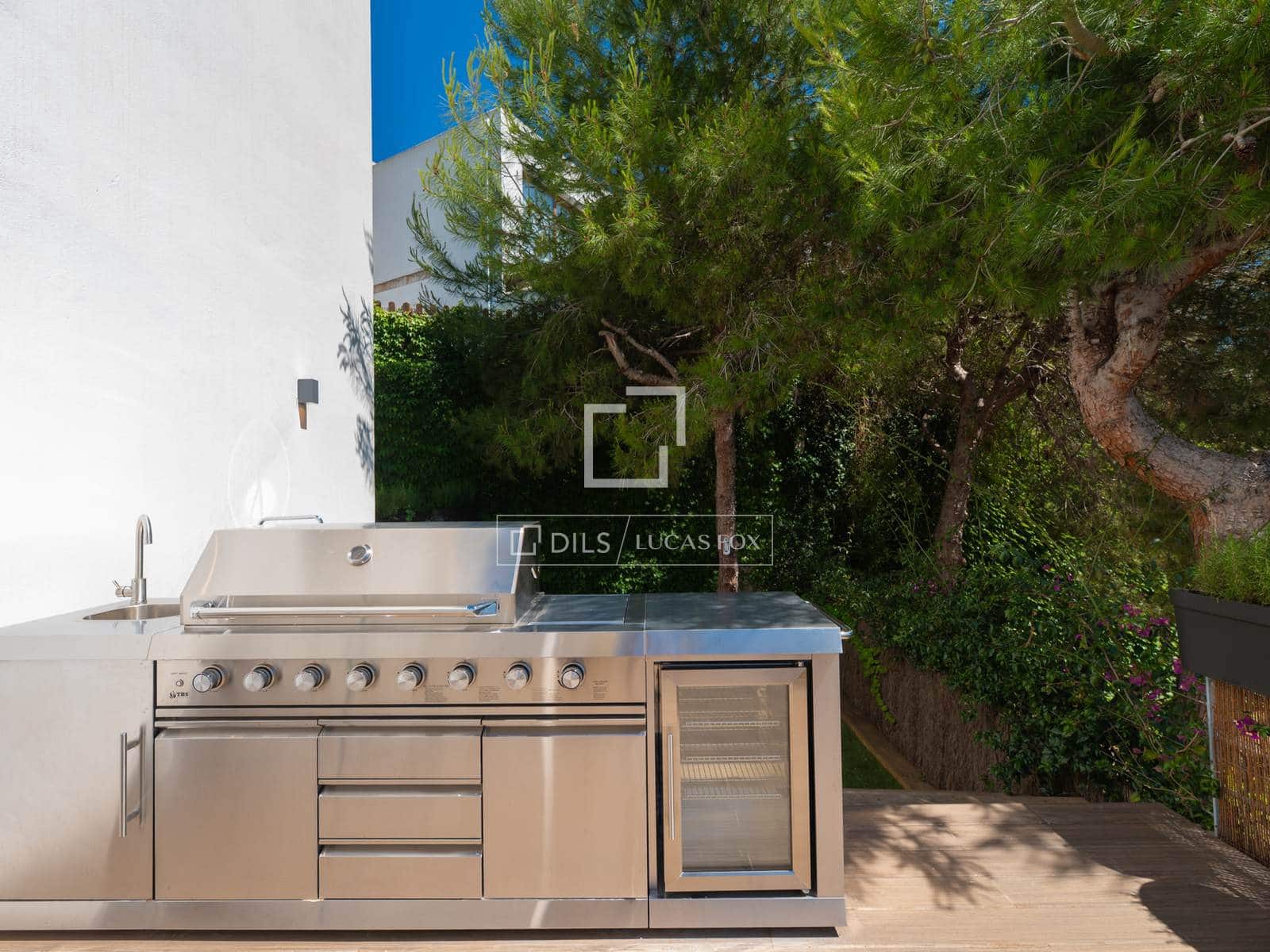 3 bedroom Villa for sale in Cala Llonga with pool garage - € 895,000 (Ref: 9867650)