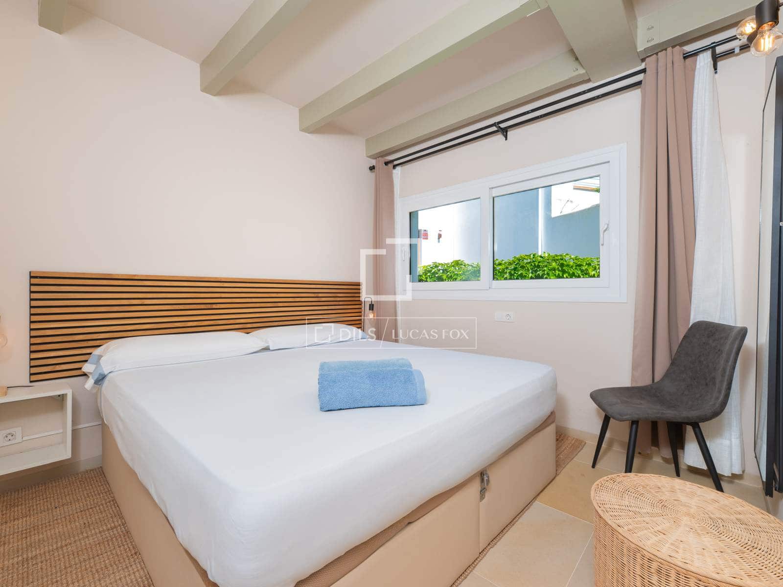 3 bedroom Villa for sale in Cala Llonga with pool garage - € 895,000 (Ref: 9867650)