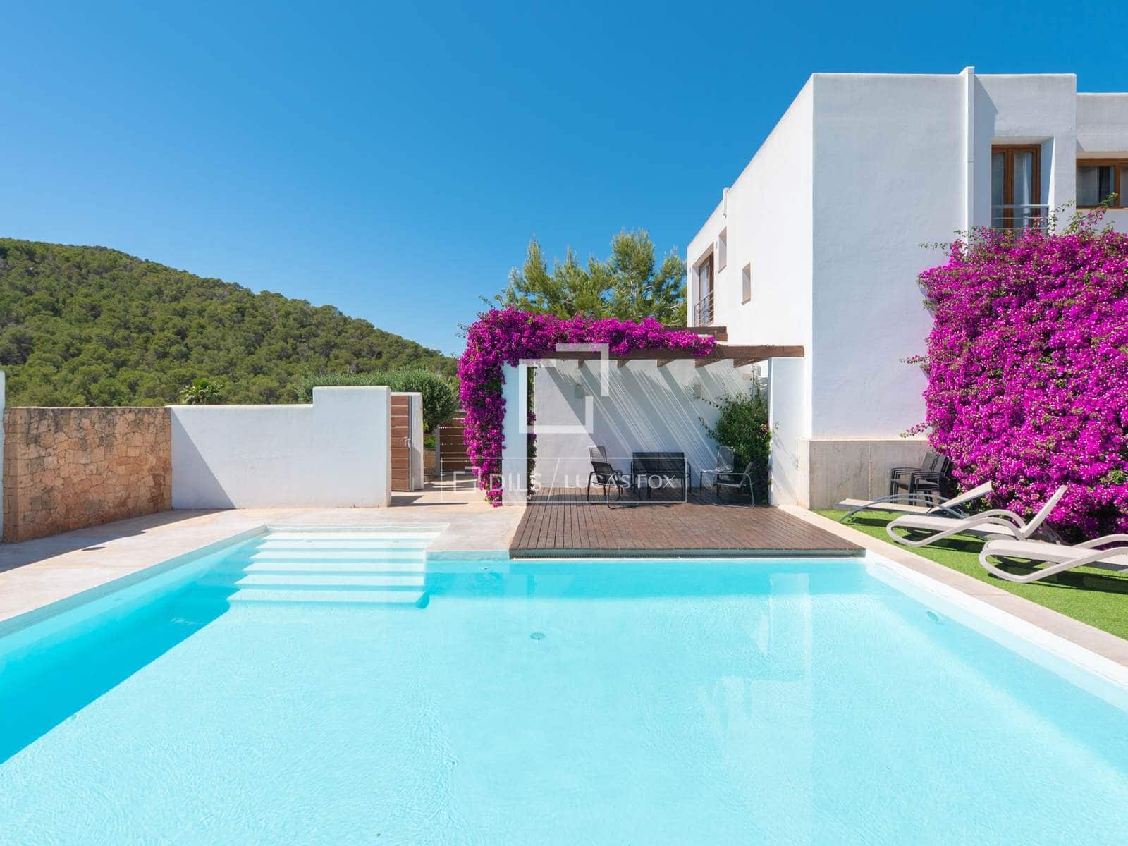 3 bedroom Villa for sale in Cala Llonga with pool garage - € 895,000 (Ref: 9867650)