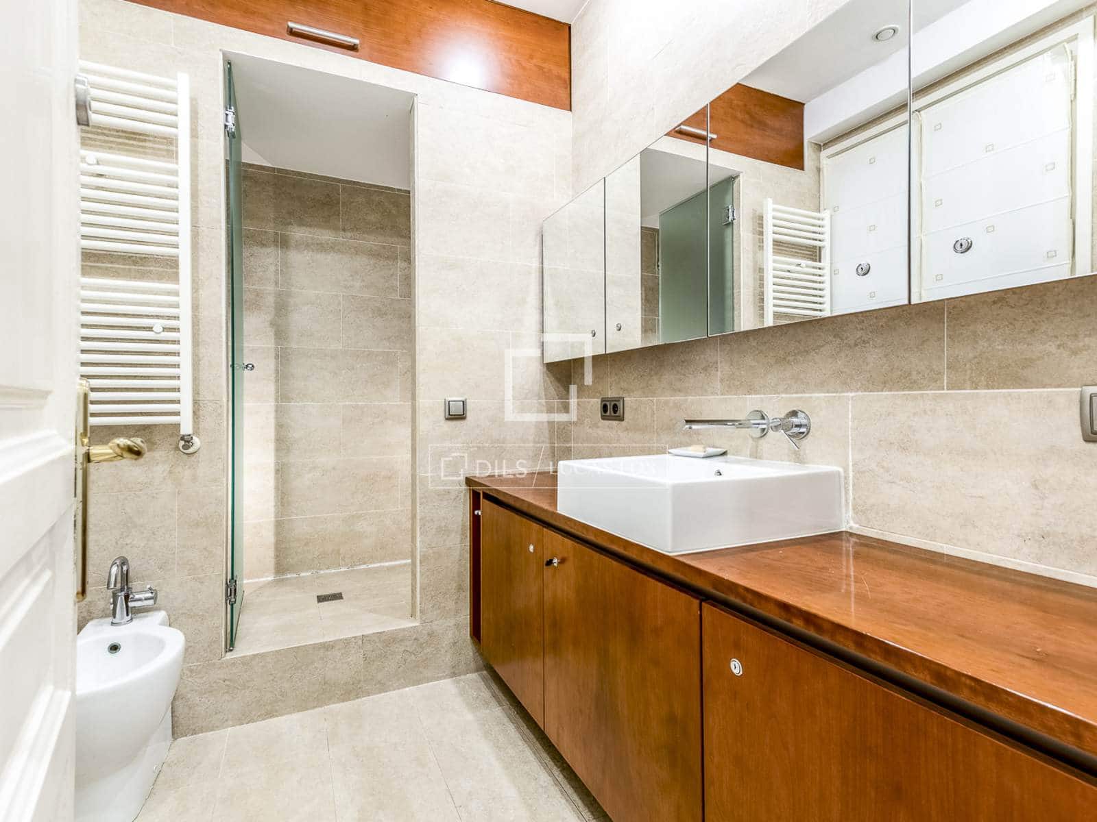 4 soveværelse Lejlighed til salg i Barcelona by - € 850.000 (Ref: 9867782)