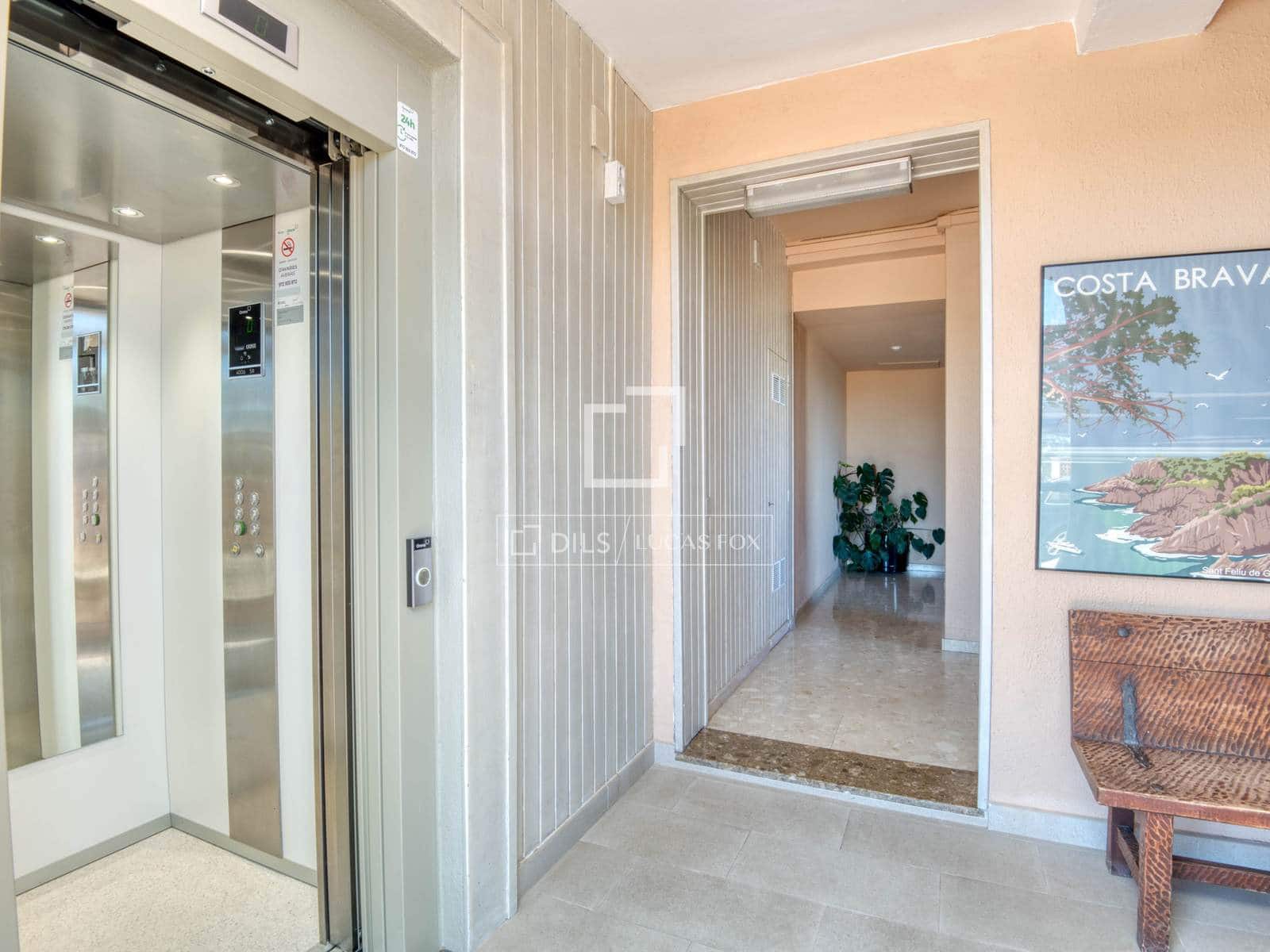 2 bedroom Apartment for sale in Sant Feliu de Guixols with pool garage - € 314,000 (Ref: 9867791)