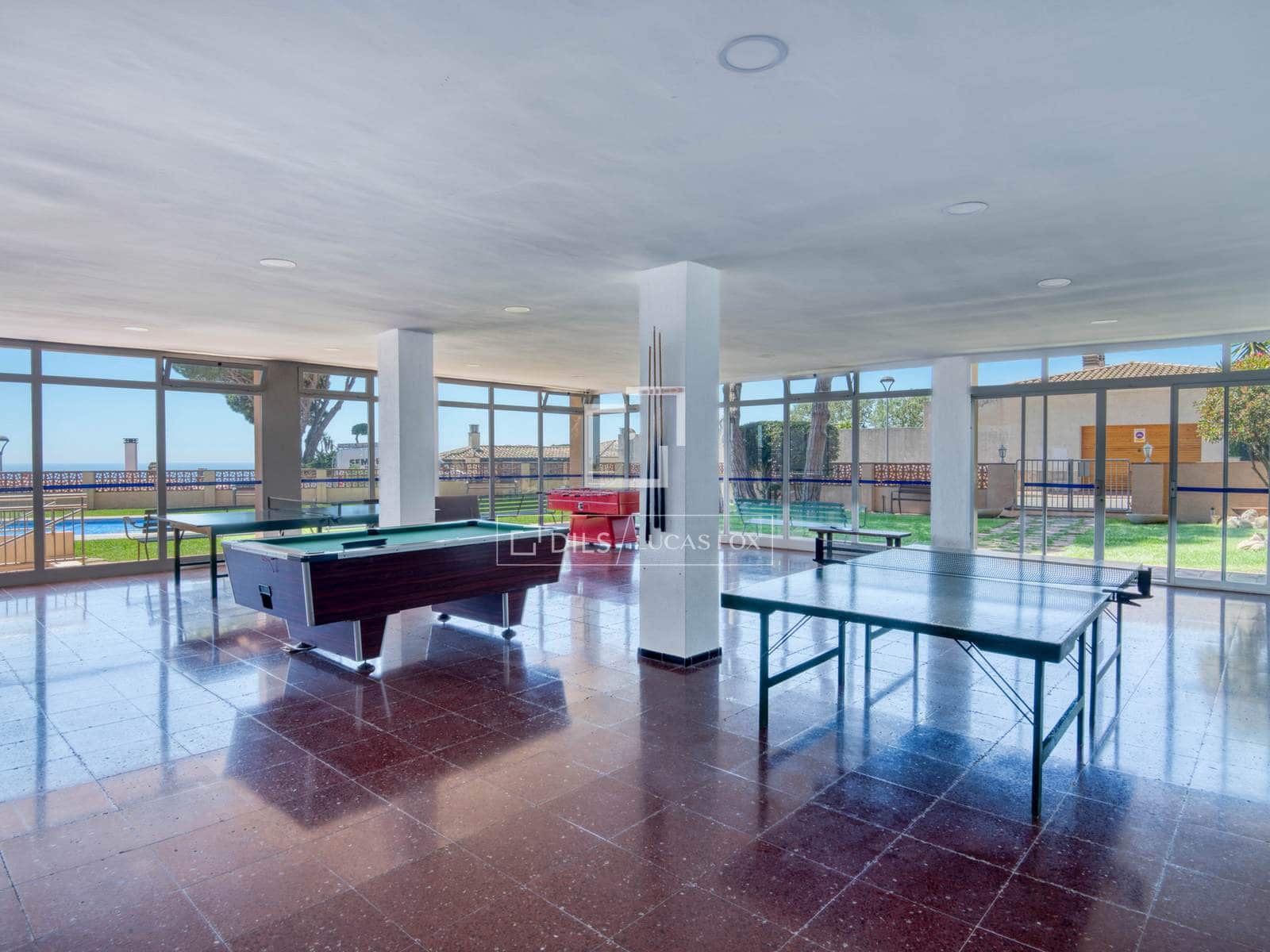 2 bedroom Apartment for sale in Sant Feliu de Guixols with pool garage - € 314,000 (Ref: 9867791)