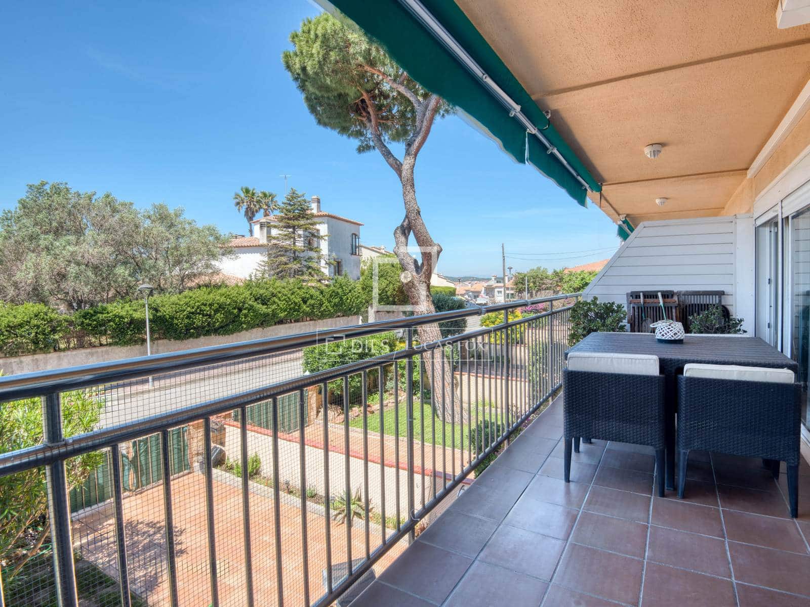 2 bedroom Apartment for sale in Sant Feliu de Guixols with pool garage - € 314,000 (Ref: 9867791)