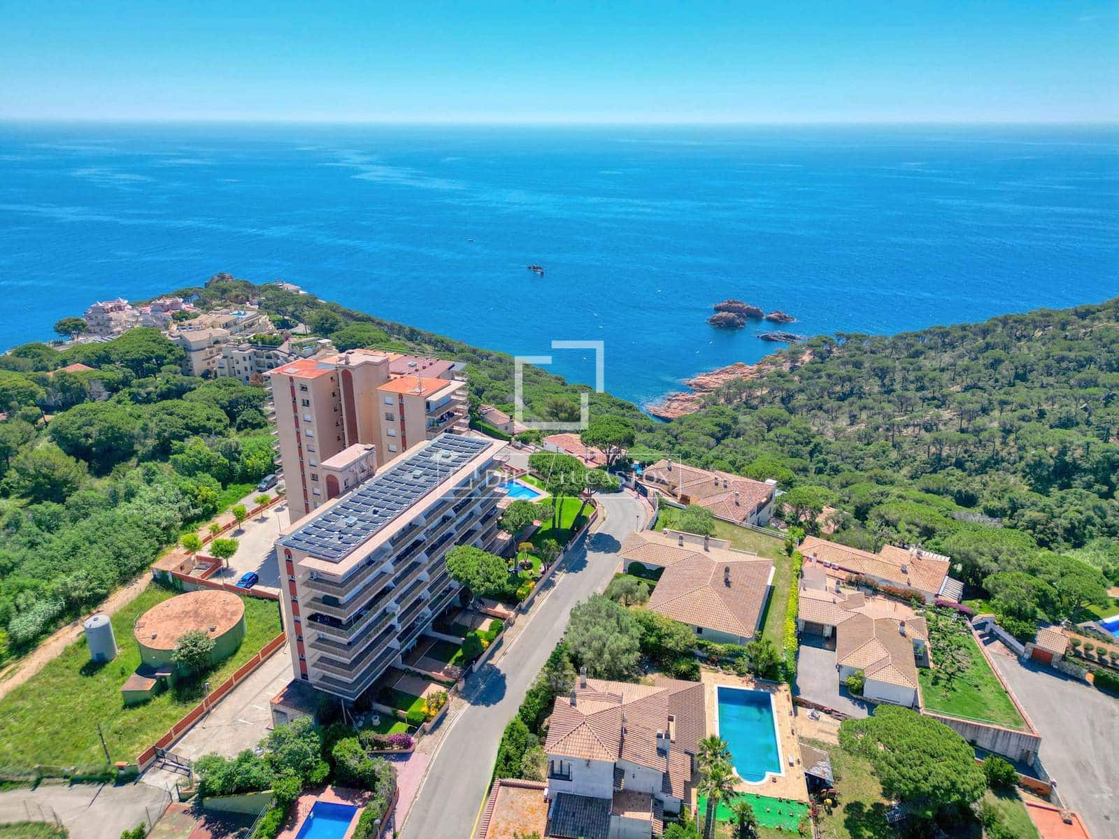 2 bedroom Apartment for sale in Sant Feliu de Guixols with pool garage - € 314,000 (Ref: 9867791)