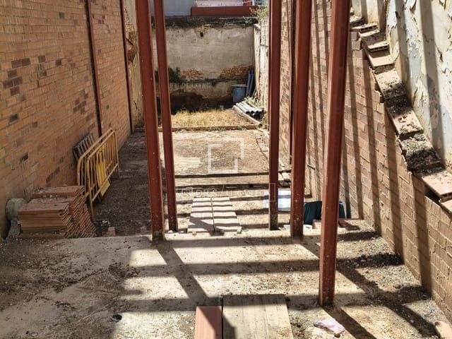 Działka budowlana na sprzedaż w Vilanova i la Geltrú - 220 000 € (Ref: 9867924)