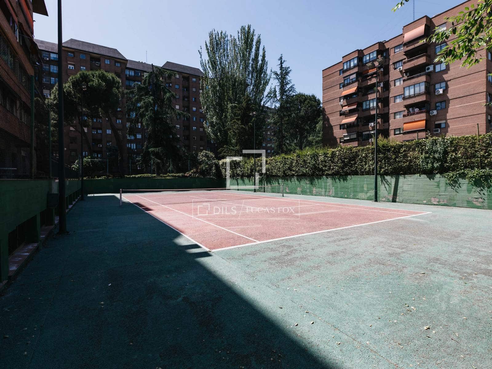 4 sovrum Lägenhet att hyra i Madrid stad med pool garage - 2 700 € (Ref: 9867925)
