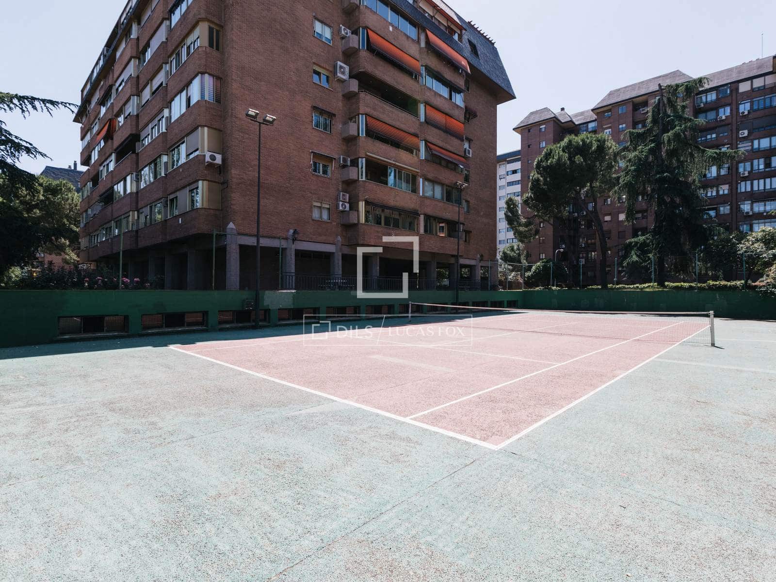 4 sovrum Lägenhet att hyra i Madrid stad med pool garage - 2 700 € (Ref: 9867925)