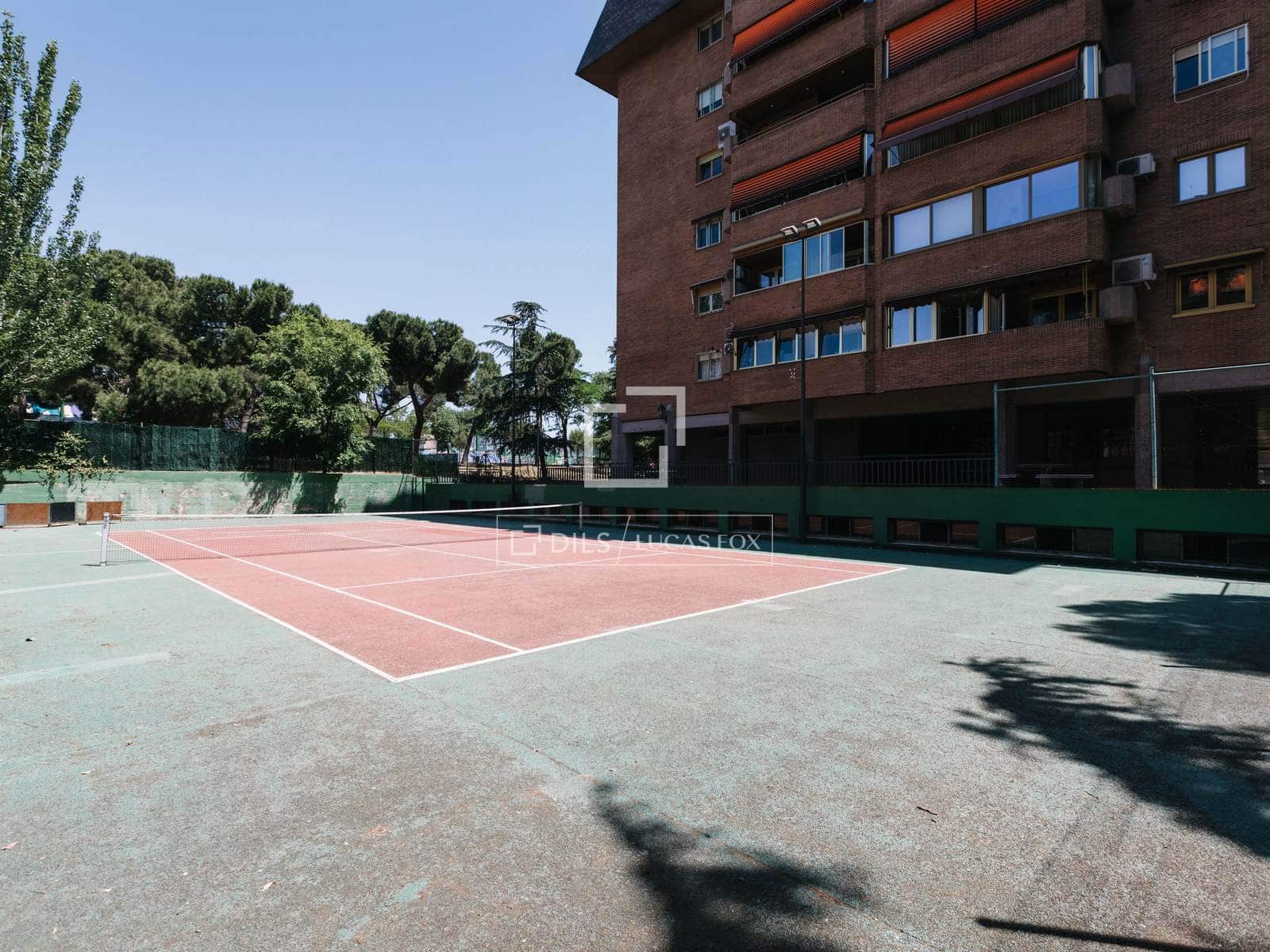 4 sovrum Lägenhet att hyra i Madrid stad med pool garage - 2 700 € (Ref: 9867925)