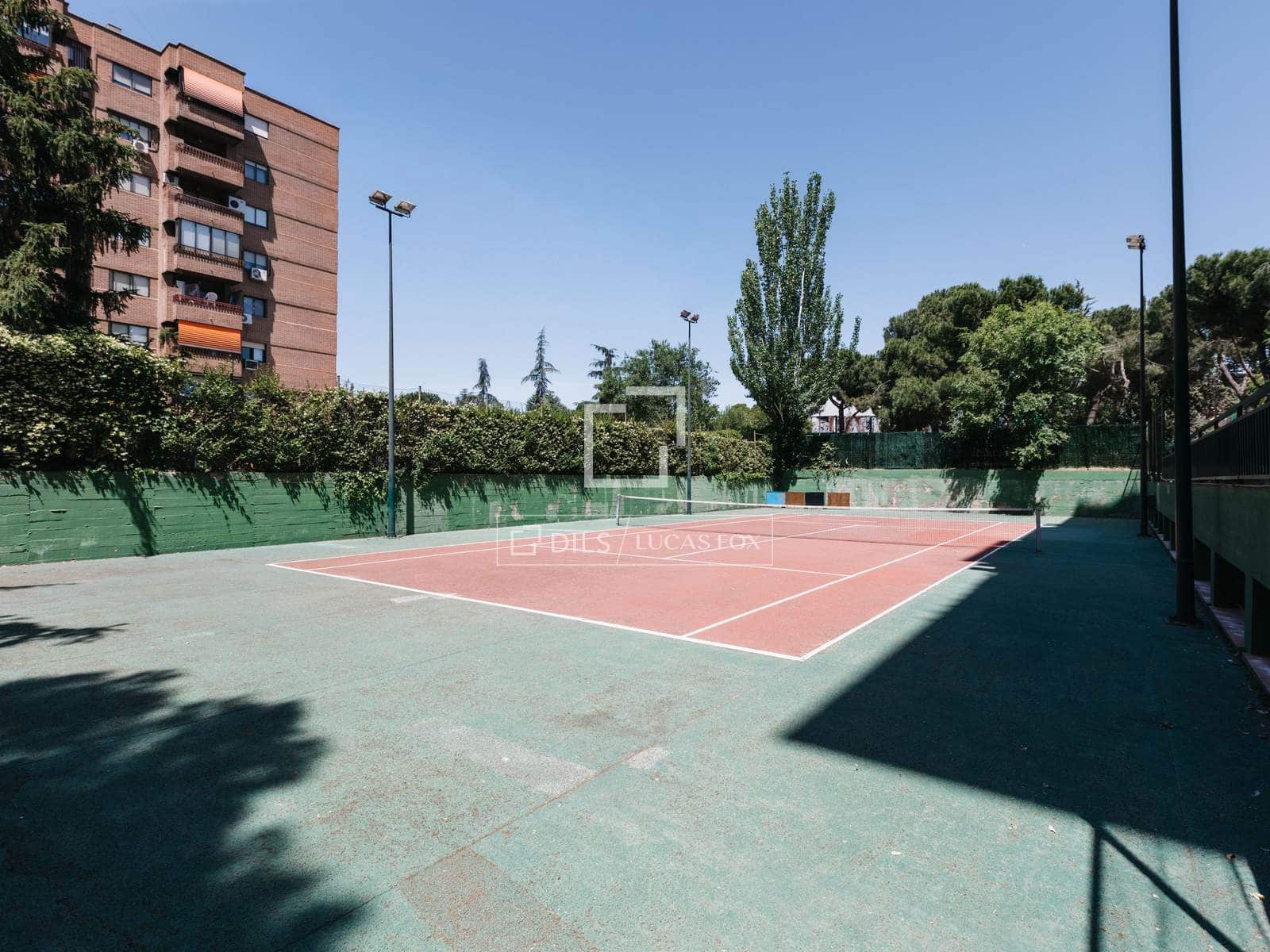 4 sovrum Lägenhet att hyra i Madrid stad med pool garage - 2 700 € (Ref: 9867925)