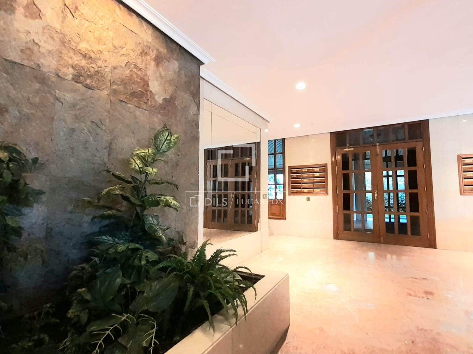 4 sovrum Lägenhet att hyra i Madrid stad med pool garage - 2 700 € (Ref: 9867925)
