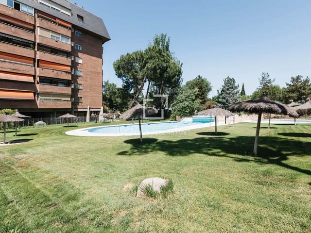 4 sovrum Lägenhet att hyra i Madrid stad med pool garage - 2 700 € (Ref: 9867925)