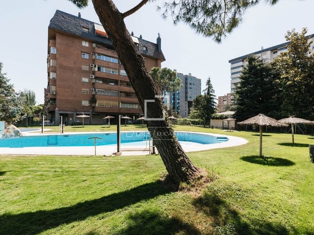 4 sovrum Lägenhet att hyra i Madrid stad med pool garage - 2 700 € (Ref: 9867925)