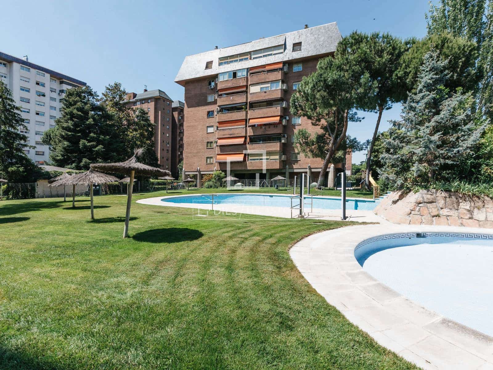 4 sovrum Lägenhet att hyra i Madrid stad med pool garage - 2 700 € (Ref: 9867925)