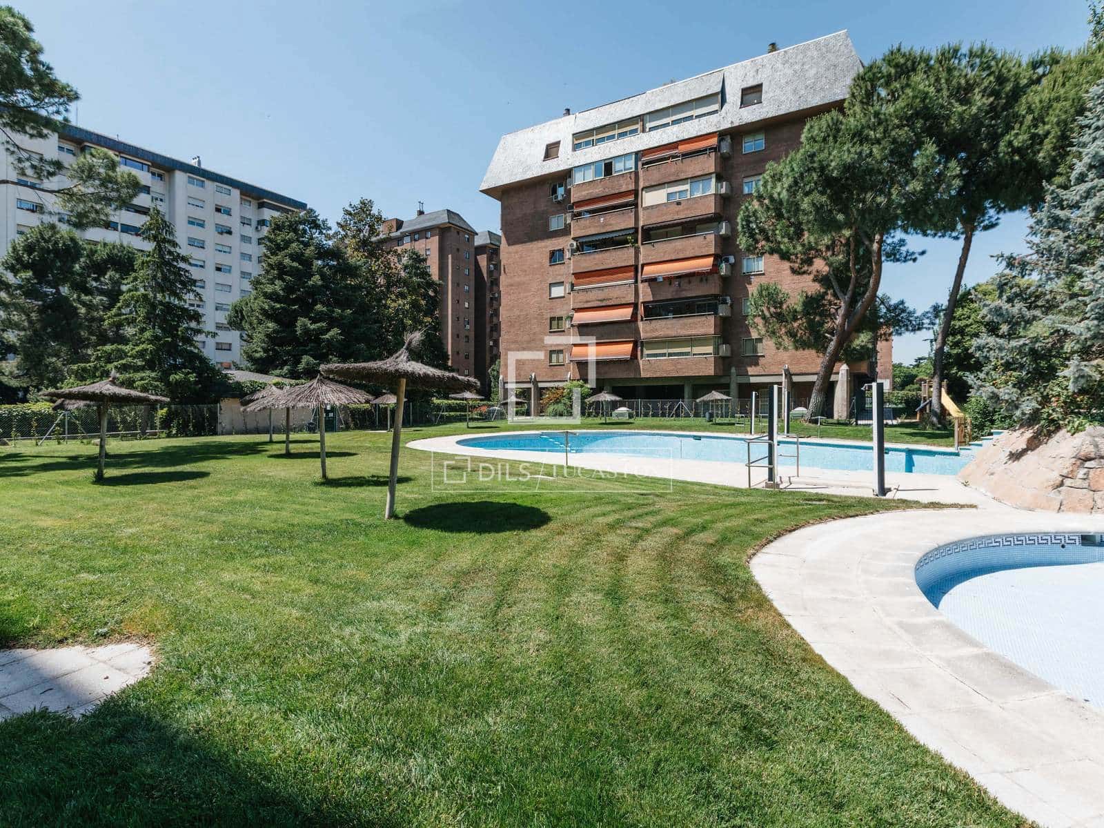 4 sovrum Lägenhet att hyra i Madrid stad med pool garage - 2 700 € (Ref: 9867925)