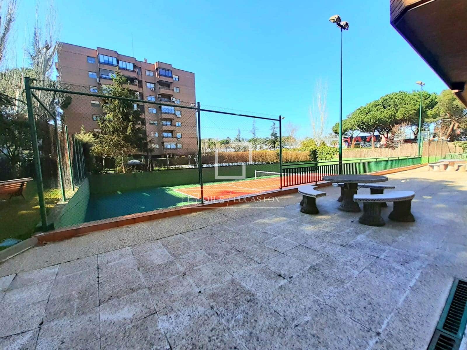 4 sovrum Lägenhet att hyra i Madrid stad med pool garage - 2 700 € (Ref: 9867925)