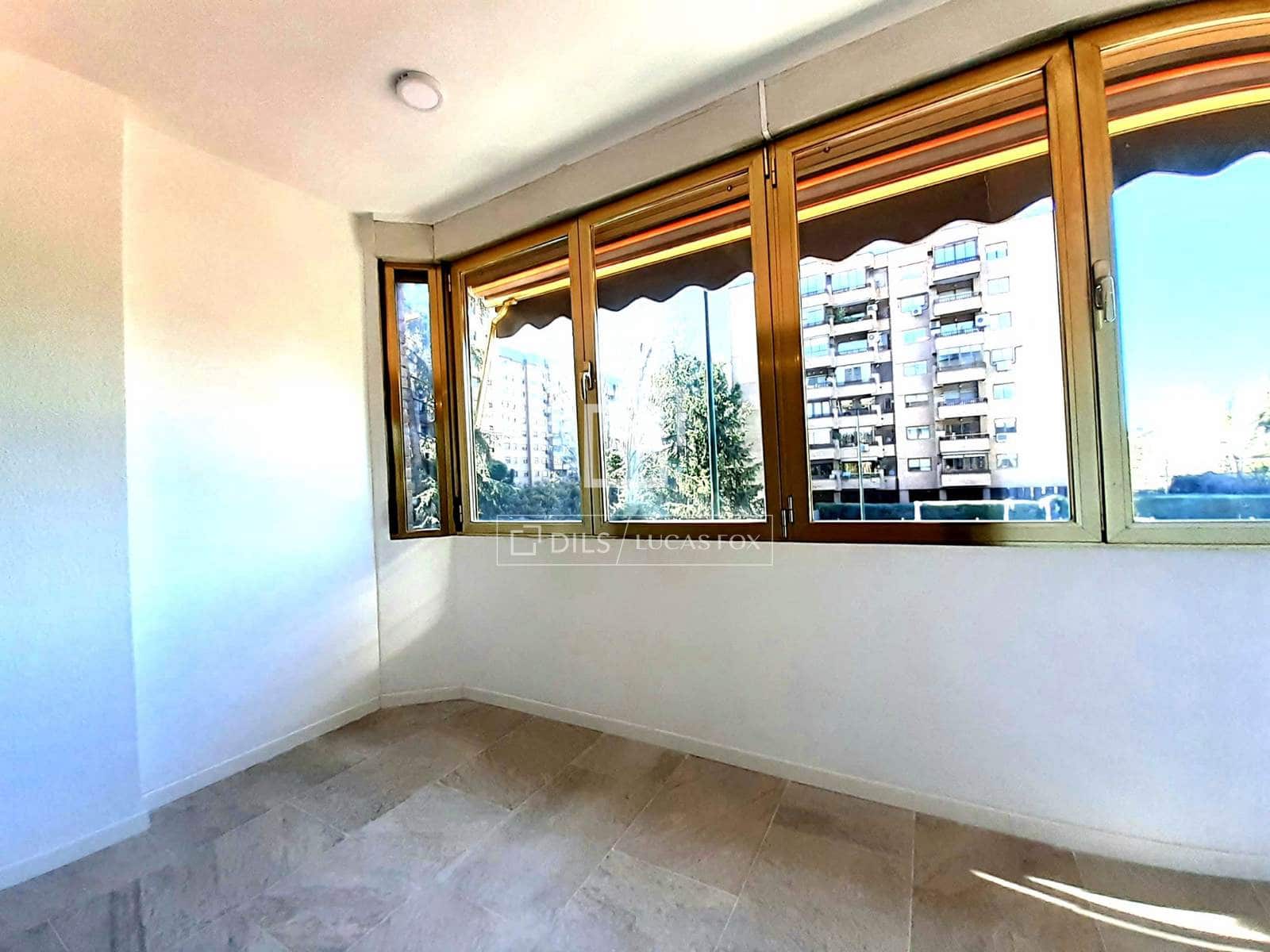 4 sovrum Lägenhet att hyra i Madrid stad med pool garage - 2 700 € (Ref: 9867925)